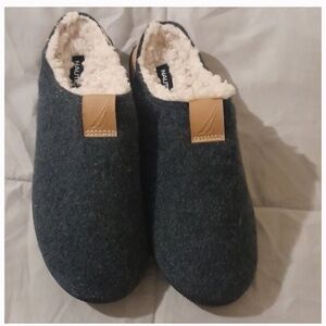 Nautica Charcoal Grey Slip-on Slippers size 12
